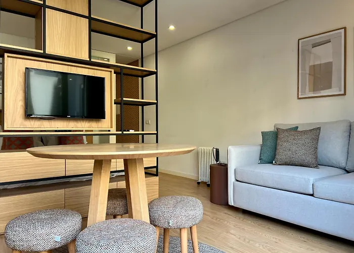 Light-filled With Garden • Downtown بورتو