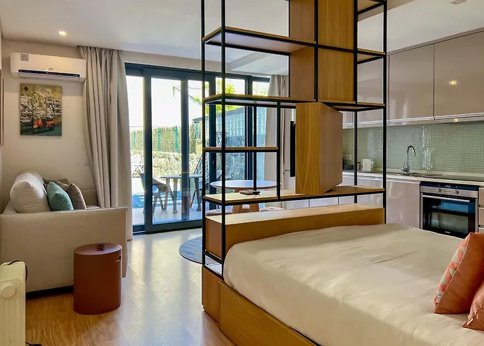 شقة Light-filled With Garden • Downtown